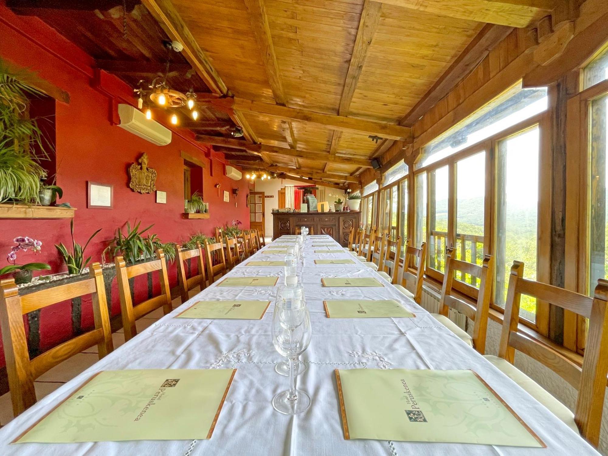 Hotel Peruskenea Jaunsaras Buitenkant foto