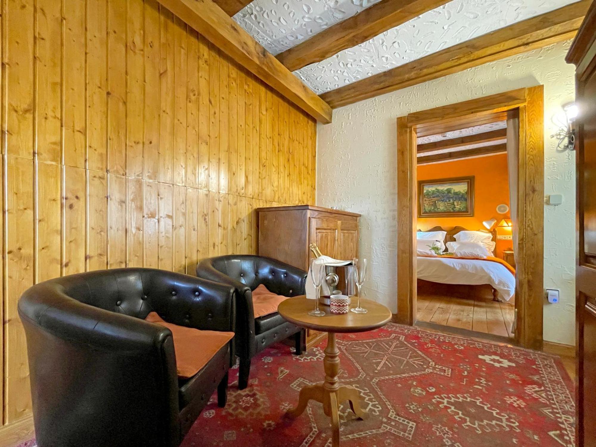 Hotel Peruskenea Jaunsaras Buitenkant foto