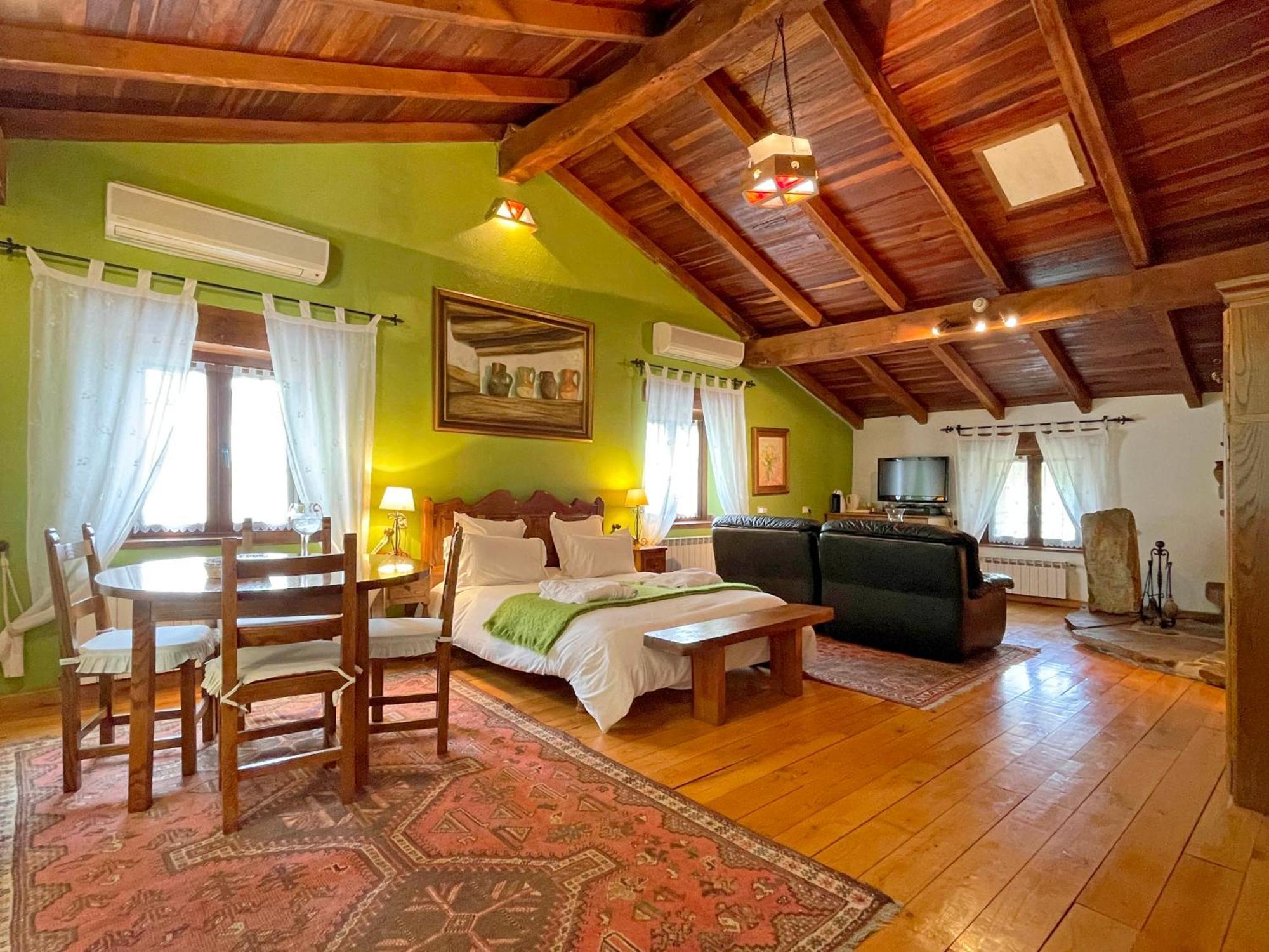 Hotel Peruskenea Jaunsaras Buitenkant foto