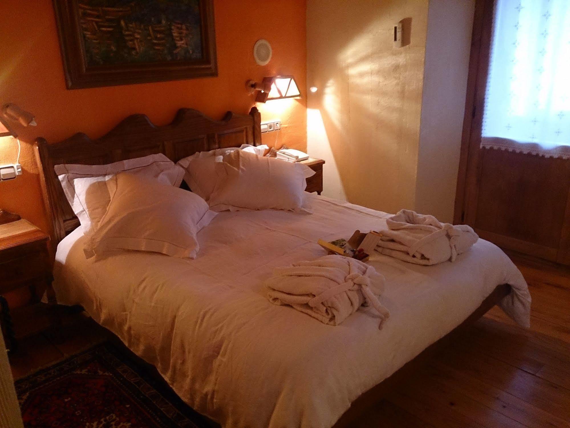 Hotel Peruskenea Jaunsaras Buitenkant foto