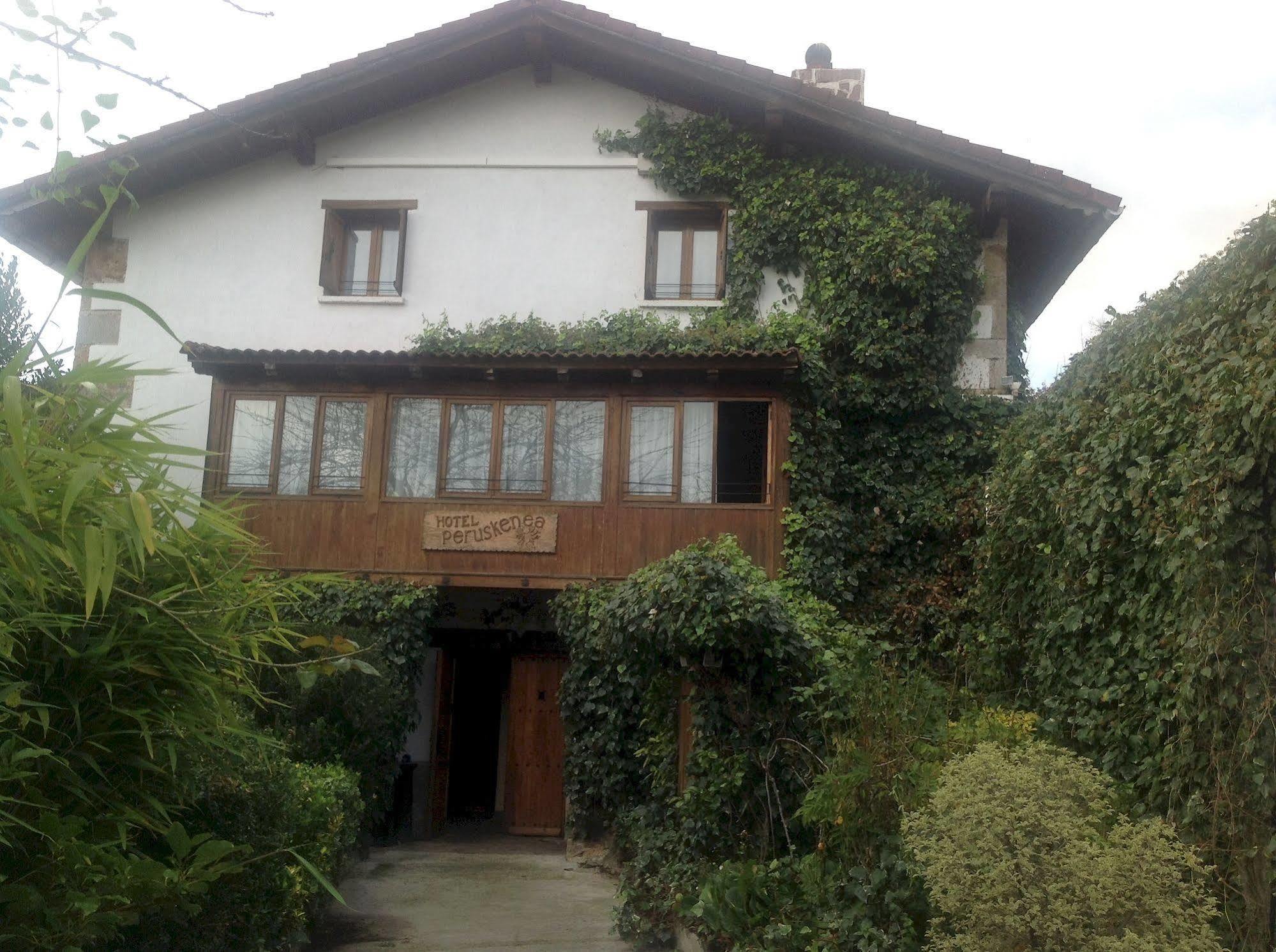 Hotel Peruskenea Jaunsaras Buitenkant foto